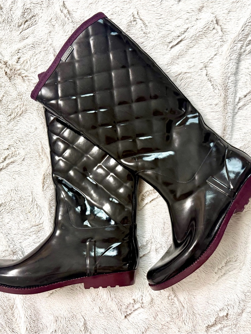 Tommy Hilfiger Quilted Gloss Rain Boots in Black with Plum Trim